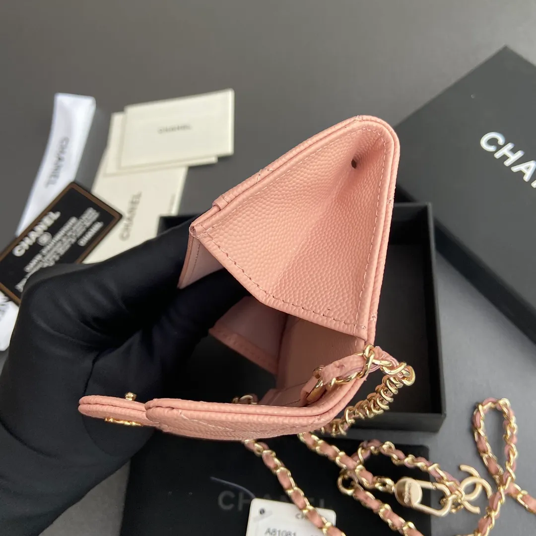 Xiaoxiang imported Italian grain cowhide Item number: A81081 (chain small card holder) Price: 420 Size: w11×h7cm Color: pink fine ball pattern gold steel mark hardware