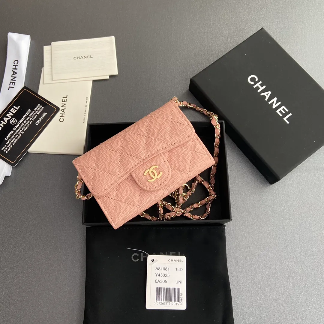 Xiaoxiang imported Italian grain cowhide Item number: A81081 (chain small card holder) Price: 420 Size: w11×h7cm Color: pink fine ball pattern gold steel mark hardware