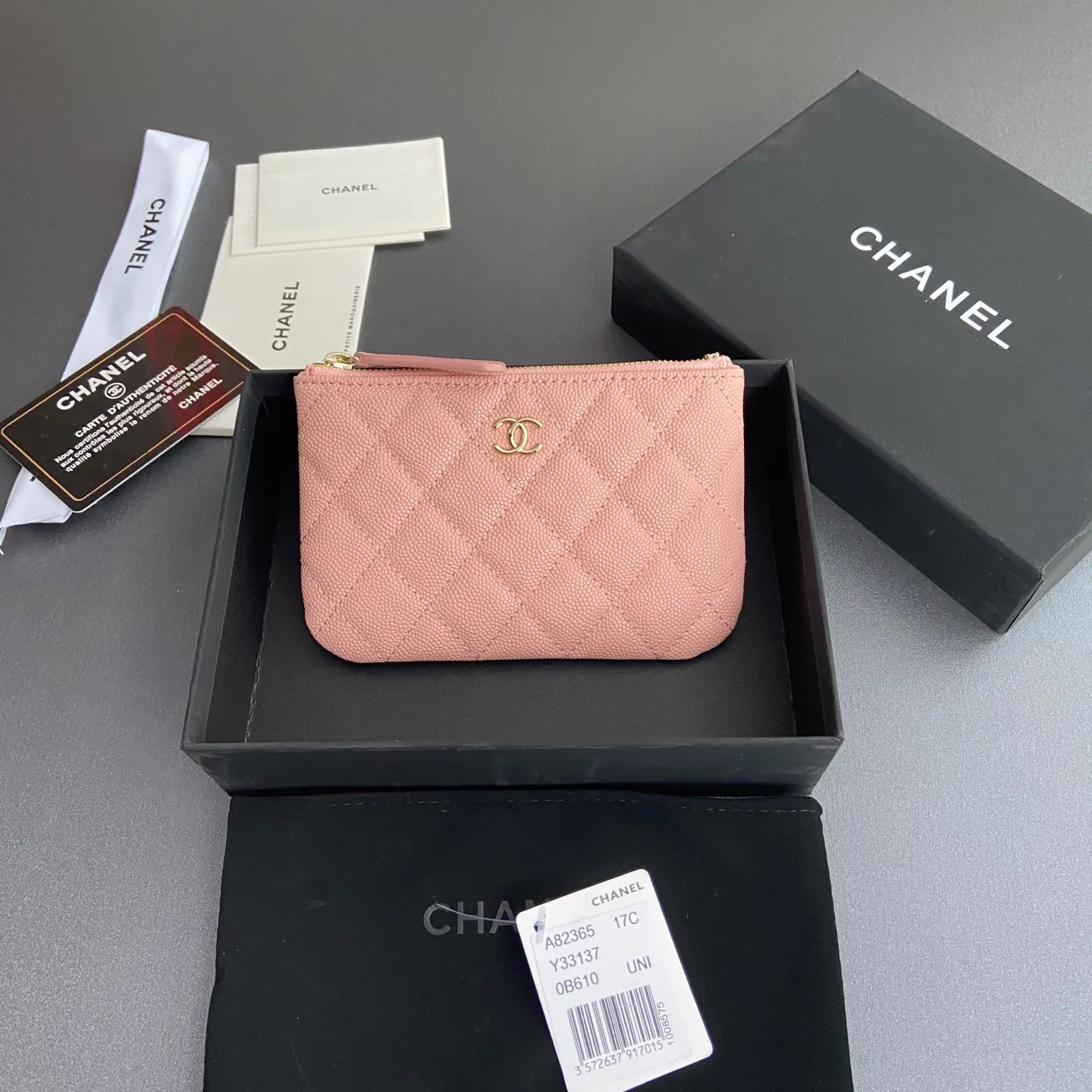 Xiaoxiang imported Italian grained calfskin Item No.: A82365 Price: 250 Size: w15×8.5cm Color: Pink fine grained gold steel mark