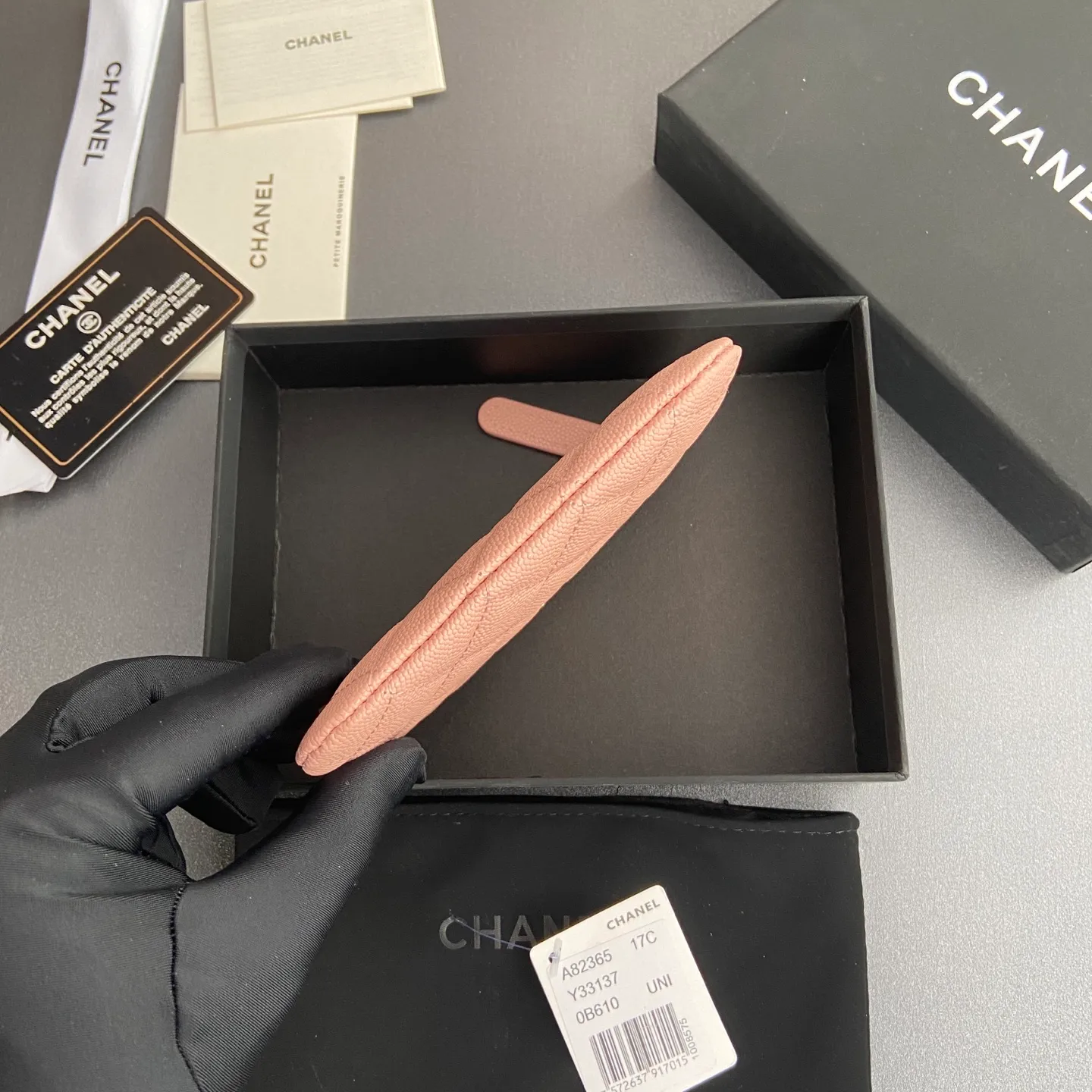 Xiaoxiang imported Italian grained calfskin Item No.: A82365 Price: 250 Size: w15×8.5cm Color: Pink fine grained gold steel mark