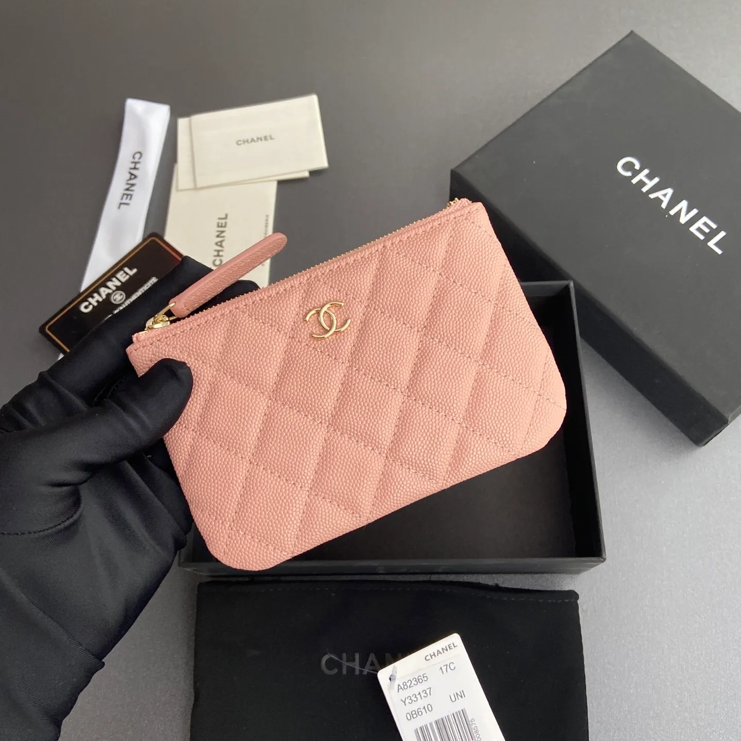 Xiaoxiang imported Italian grained calfskin Item No.: A82365 Price: 250 Size: w15×8.5cm Color: Pink fine grained gold steel mark