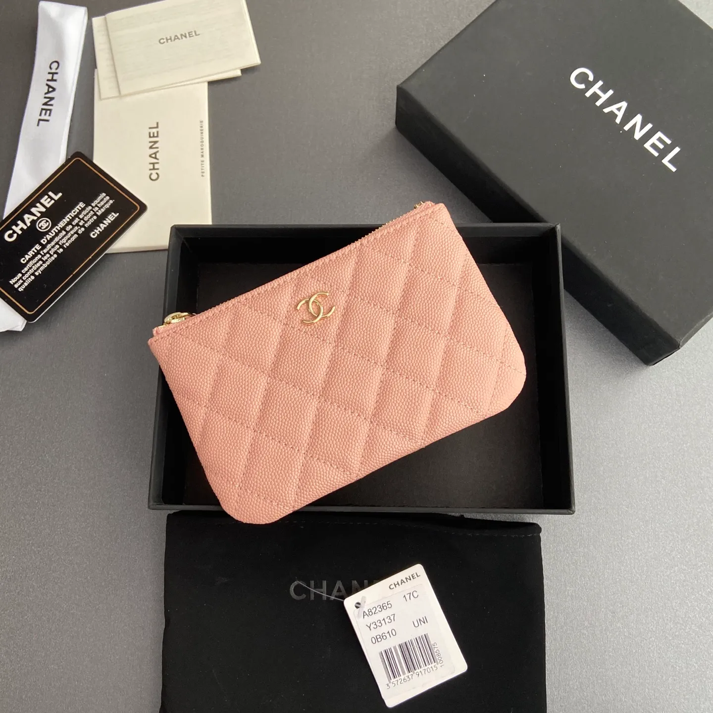 Xiaoxiang imported Italian grained calfskin Item No.: A82365 Price: 250 Size: w15×8.5cm Color: Pink fine grained gold steel mark