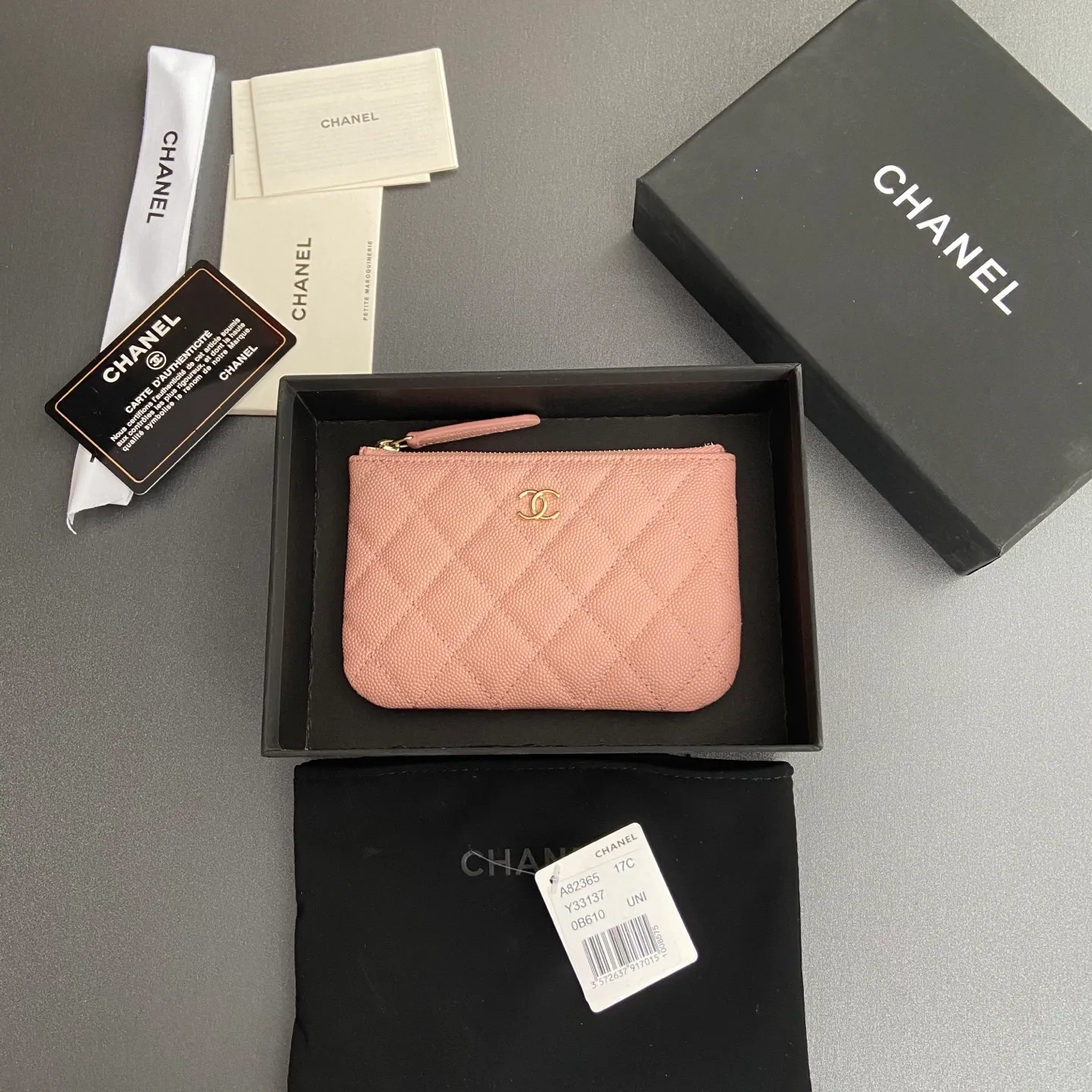 Xiaoxiang imported Italian grained calfskin Item No.: A82365 Price: 250 Size: w15×8.5cm Color: Pink fine grained gold steel mark