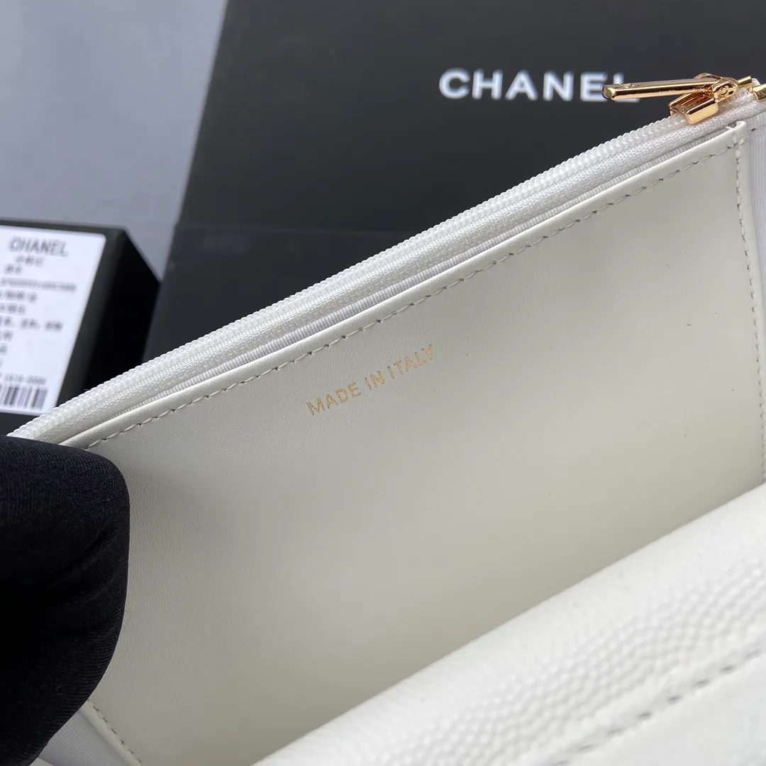 Xiaoxiang imported Italian grained calfskin Item No.: A0250 💰: 640 Size: w20×h13×d3.5cm Color: White fine-grained gold steel mark