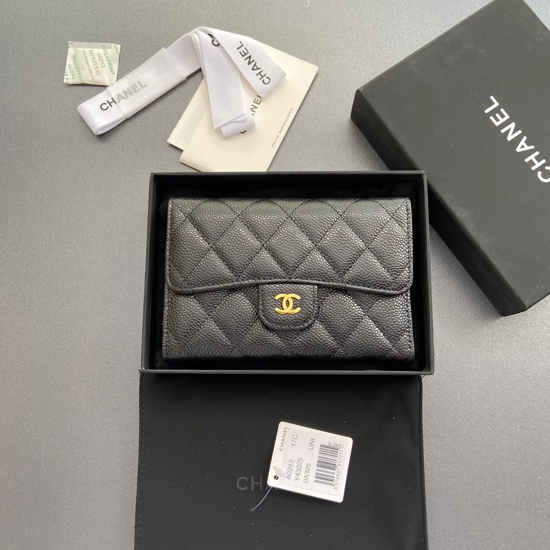 [Special grade hardware original leather] ¥500 (with pocket metal pull tag on the back) Xiaoxiang long clip flip series Quilted long clip with iconic metal logo Gold tone metal hardware, special Italian imported leather 5 card slots, 1 banknote compartment Two compartments, 1 zipper bag No.: 0232 Size: w15×h10×d2.5cm