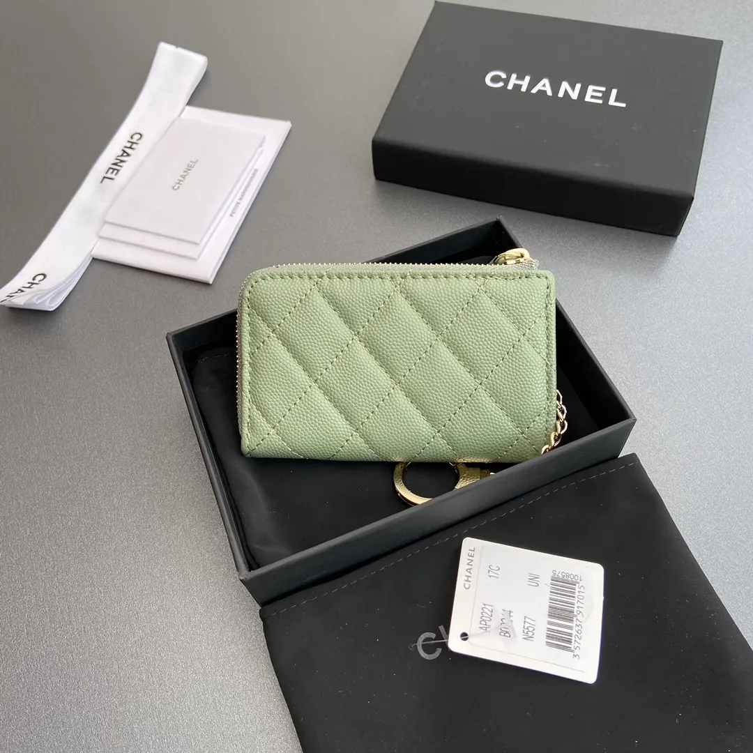 [Special grade hardware original leather] 💰320 Xiaoxiang small zipper bag card holder series Hook chain quilted card holder with iconic metal logo Gold tone metal hardware, special Italian imported leather 1 card slot wallet bag, 1 hook chain Number: 0221 Greek green thin ball light gold Size: w11.5×h7.5×1.5cm