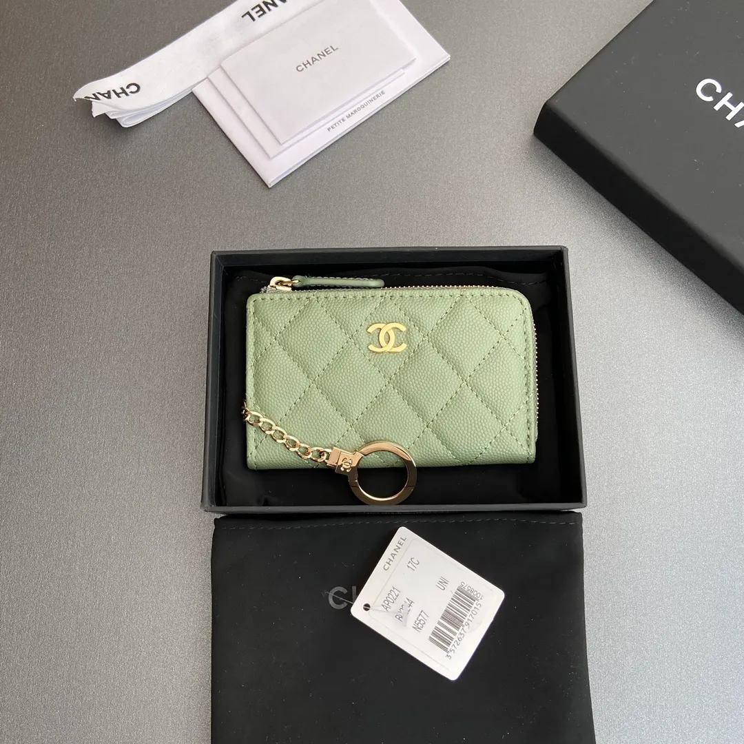 [Special grade hardware original leather] 💰320 Xiaoxiang small zipper bag card holder series Hook chain quilted card holder with iconic metal logo Gold tone metal hardware, special Italian imported leather 1 card slot wallet bag, 1 hook chain Number: 0221 Greek green thin ball light gold Size: w11.5×h7.5×1.5cm