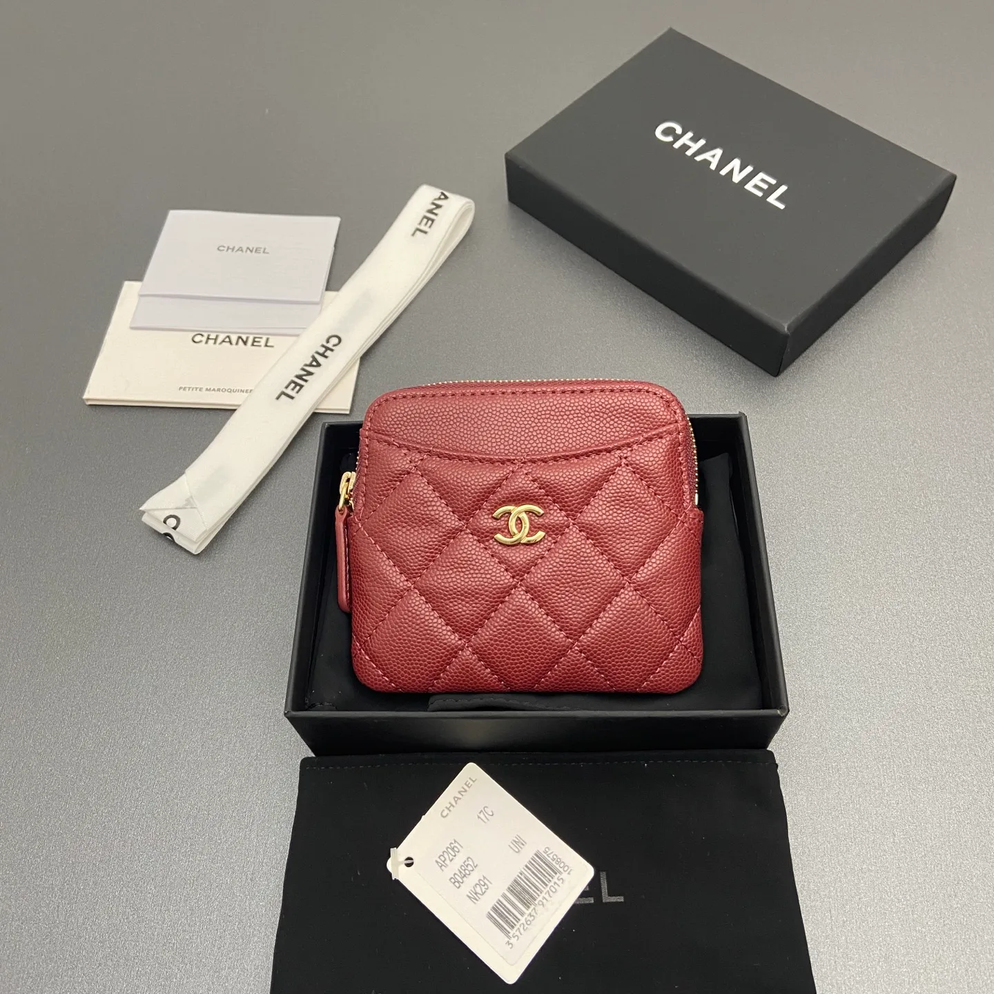 [Special grade hardware original leather] ¥380 Xiaoxiang small zipper bag card holder series Quilted card holder/wallet with iconic metal logo Gold tone metal hardware, special Italian imported leather 5 card slots, 1 small zipper bag No.: 2061 Burgundy thin ball light gold hardware Size: w11.5×h10×d2cm