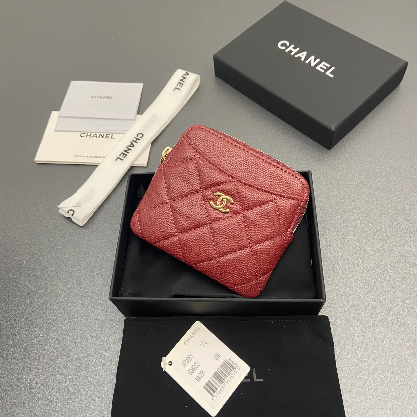 [Special grade hardware original leather] ¥380 Xiaoxiang small zipper bag card holder series Quilted card holder/wallet with iconic metal logo Gold tone metal hardware, special Italian imported leather 5 card slots, 1 small zipper bag No.: 2061 Burgundy thin ball light gold hardware Size: w11.5×h10×d2cm