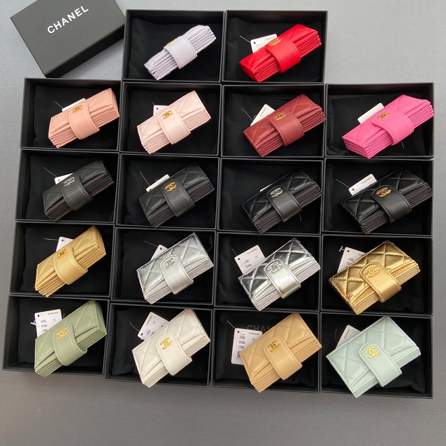 [Special grade hardware original leather] ¥400 Small fragrant organ multi-card slot card holder series with iconic metal logo Metal hardware, special Italian imported leather 6 card slots No.: 0342 Size: w10×h6×2cm