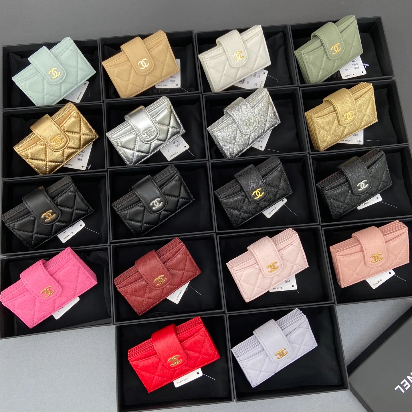 [Special grade hardware original leather] ¥400 Small fragrant organ multi-card slot card holder series with iconic metal logo Metal hardware, special Italian imported leather 6 card slots No.: 0342 Size: w10×h6×2cm