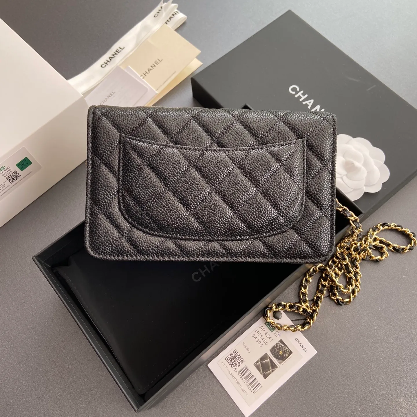 Xiaoxiang imported Italian caviar cowhide [upgraded version] Item number: AP8482 💰700 Size: w20×h13×d3.5cm Color: black ball pattern gold steel mark