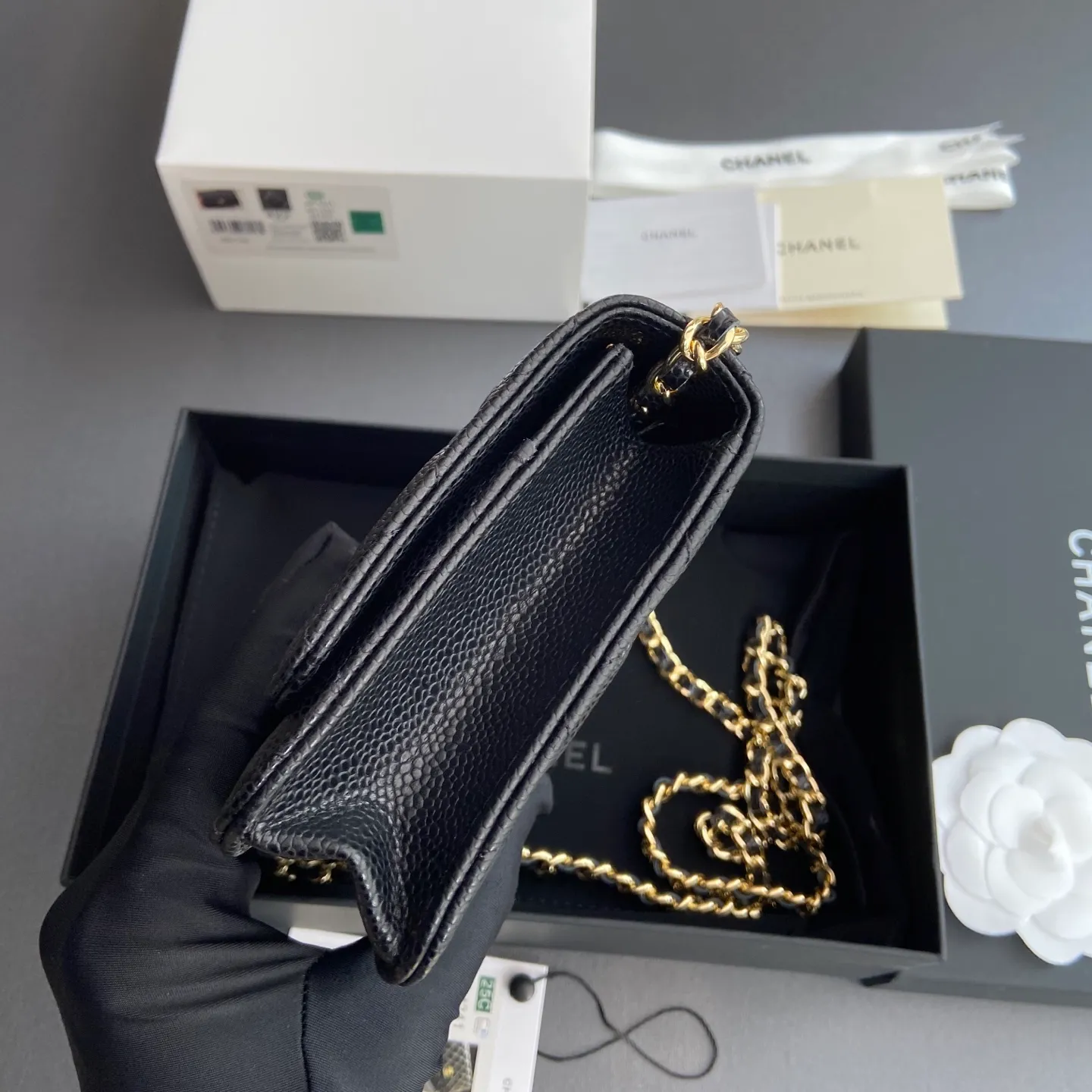 Xiaoxiang imported Italian caviar cowhide [upgraded version] Item number: AP8482 💰700 Size: w20×h13×d3.5cm Color: black ball pattern gold steel mark