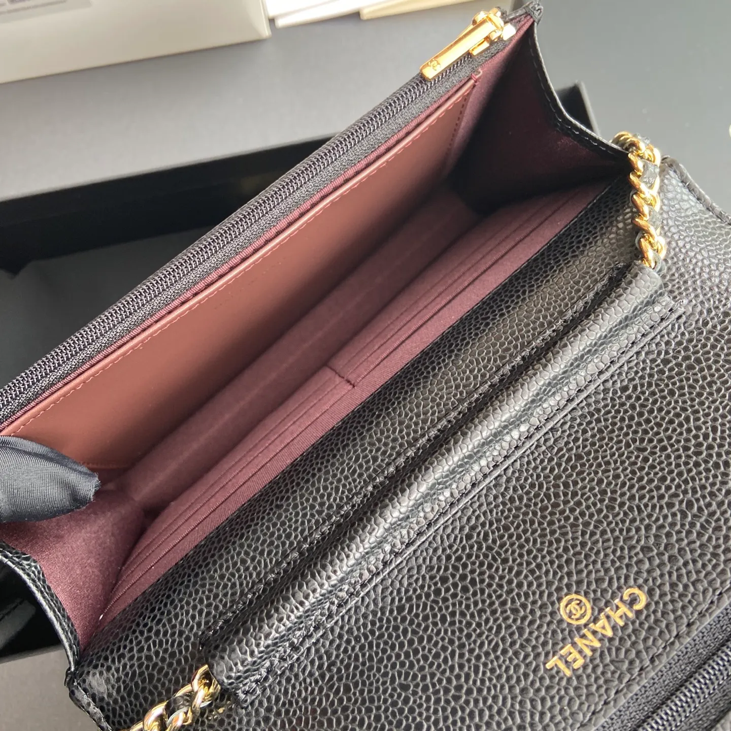 Xiaoxiang imported Italian caviar cowhide [upgraded version] Item number: AP8482 💰700 Size: w20×h13×d3.5cm Color: black ball pattern gold steel mark
