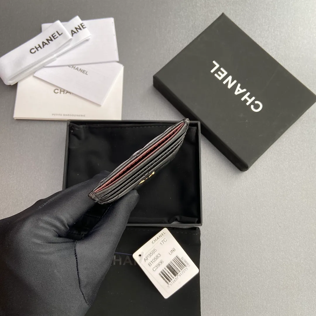 [Special grade hardware original leather] ¥260 Xiaoxiang card holder series Quilted card holder with iconic metal logo Gold-toned metal hardware, exclusive Italian imported leather 5 card slots No.: 3595 Size: w8×11.5cm
