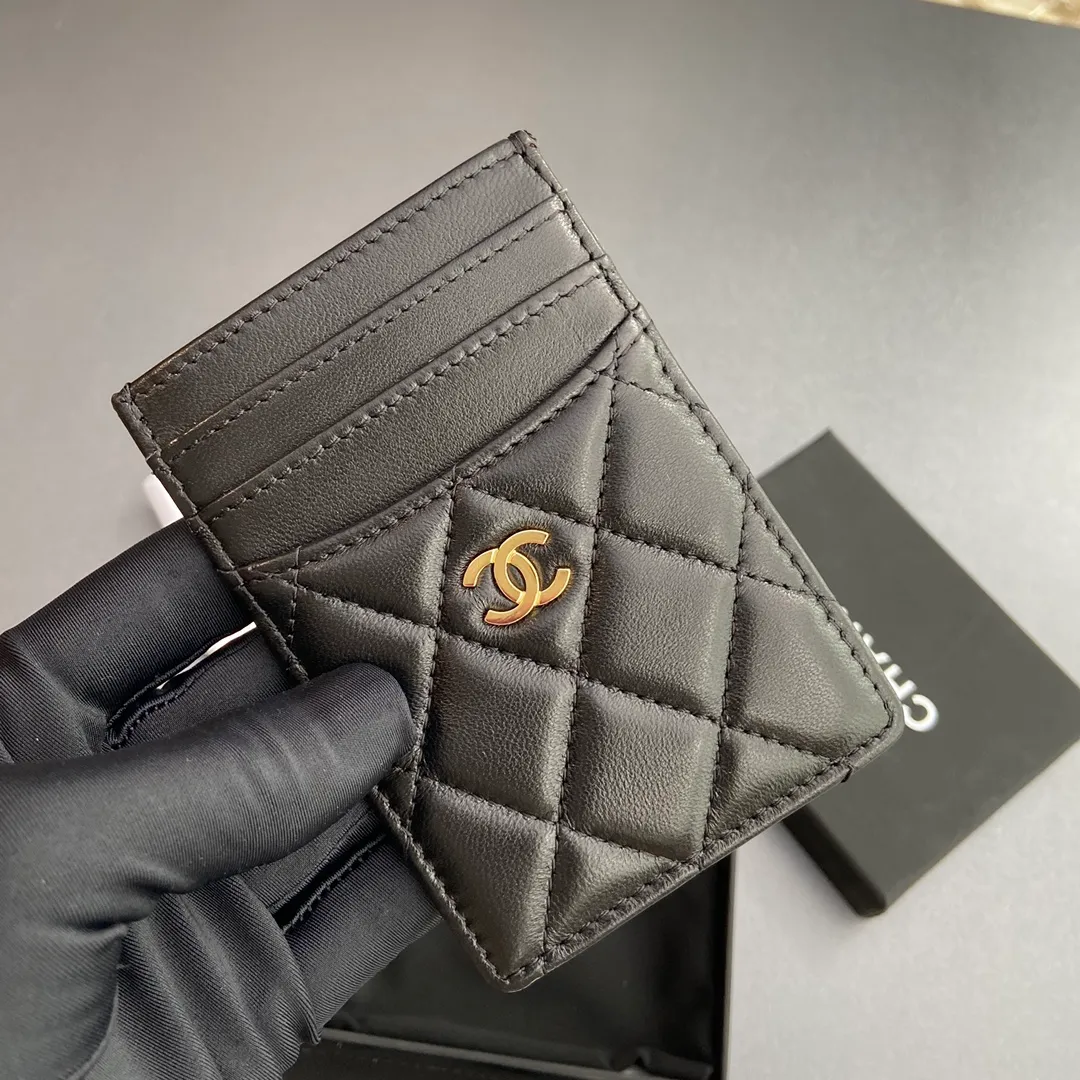 [Special grade hardware original leather] ¥260 Xiaoxiang card holder series Quilted card holder with iconic metal logo Gold-toned metal hardware, exclusive Italian imported leather 5 card slots No.: 3595 Size: w8×11.5cm