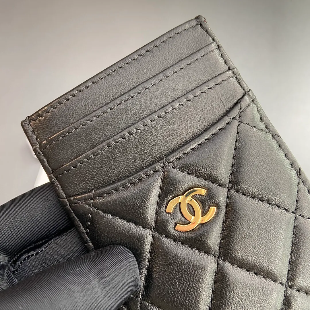 [Special grade hardware original leather] ¥260 Xiaoxiang card holder series Quilted card holder with iconic metal logo Gold-toned metal hardware, exclusive Italian imported leather 5 card slots No.: 3595 Size: w8×11.5cm