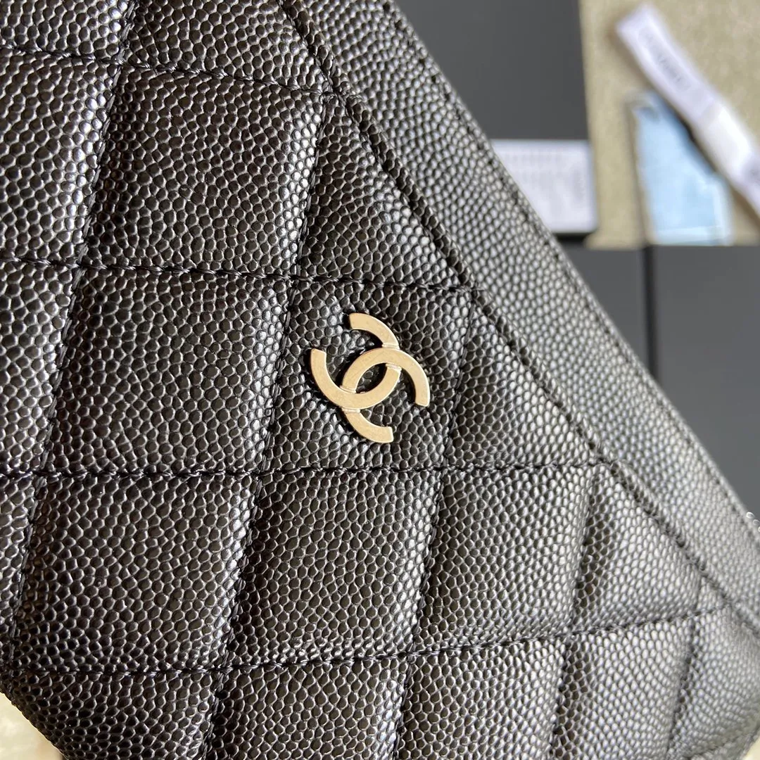380💰Xiaoxiang imported Italian sheepskin Item number: A84107 Size: w19.5×h10×d2 Color: black ball pattern silver buckle steel mark