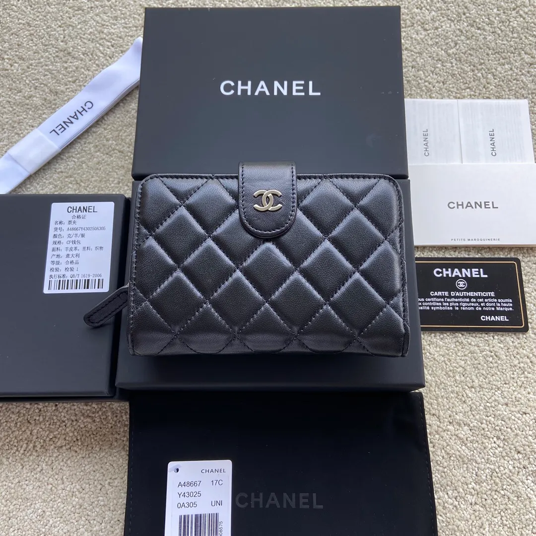 480💰Xiaoxiang imported Italian lambskin Item number: A48667 Height: w15×h10×d2.5cm Color: black sheepskin silver steel mark