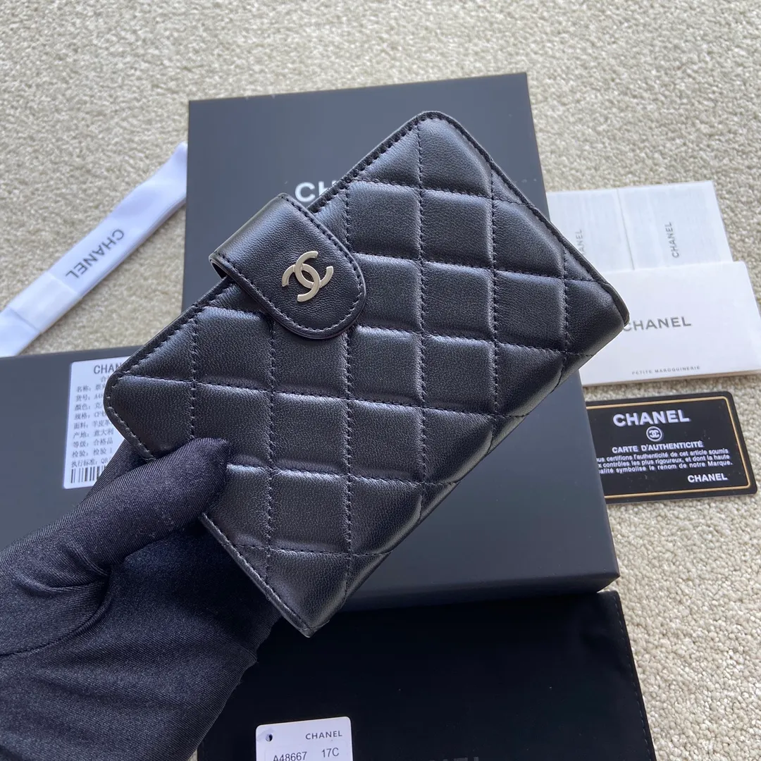 480💰Xiaoxiang imported Italian lambskin Item number: A48667 Height: w15×h10×d2.5cm Color: black sheepskin silver steel mark