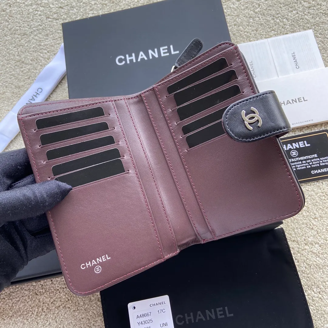 480💰Xiaoxiang imported Italian lambskin Item number: A48667 Height: w15×h10×d2.5cm Color: black sheepskin silver steel mark