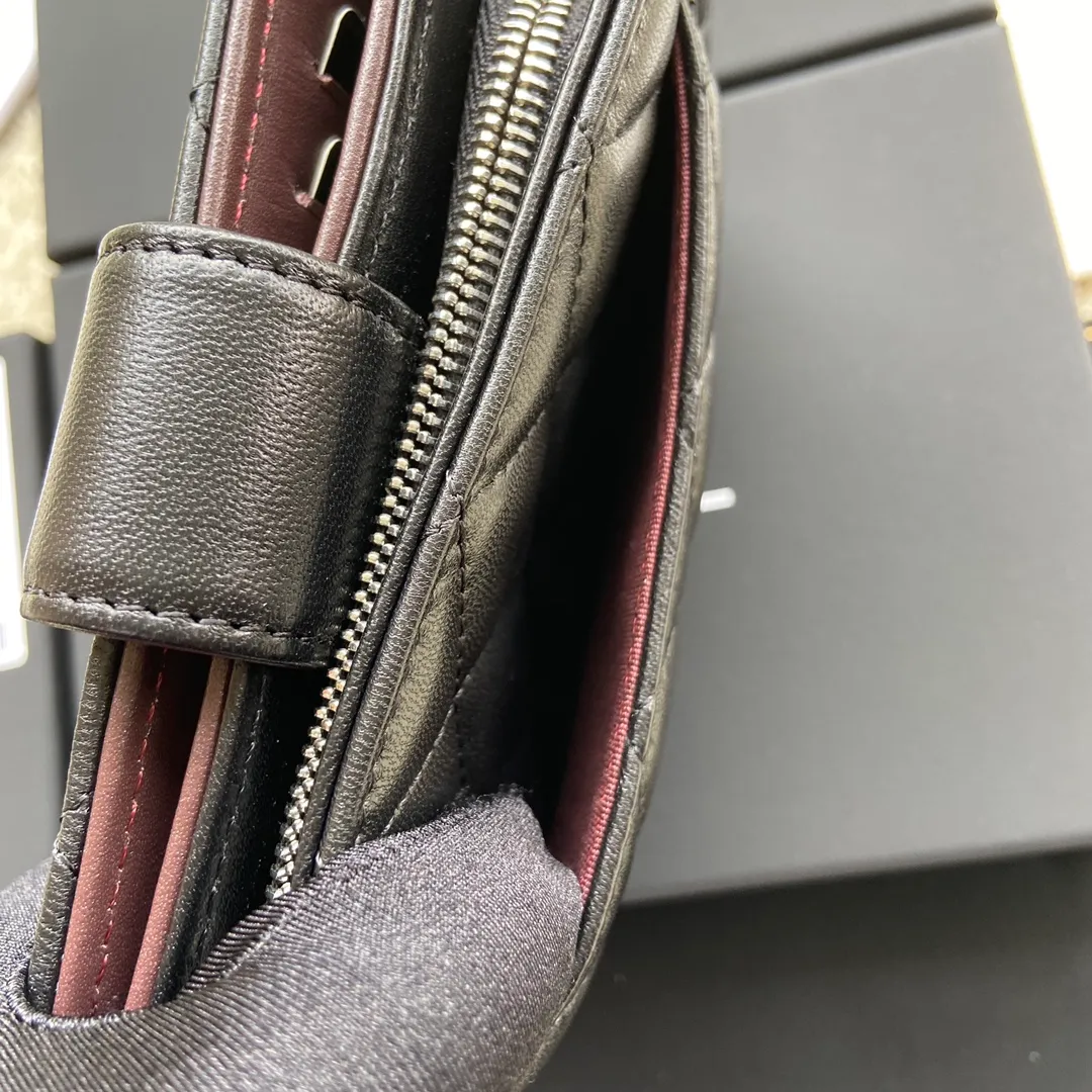 480💰Xiaoxiang imported Italian lambskin Item number: A48667 Height: w15×h10×d2.5cm Color: black sheepskin silver steel mark