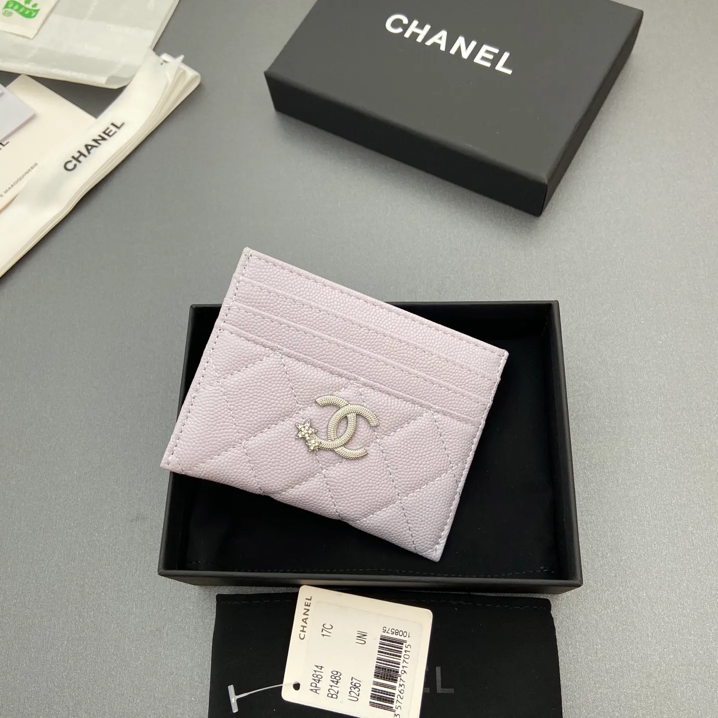 25b new series caviar cowhide with stars⭐logo shiny blingblibg~card holder series Item number: AP 9628 Price: 300 Size: w11×h10cm Color: light purple fine ball pattern silver star hardware