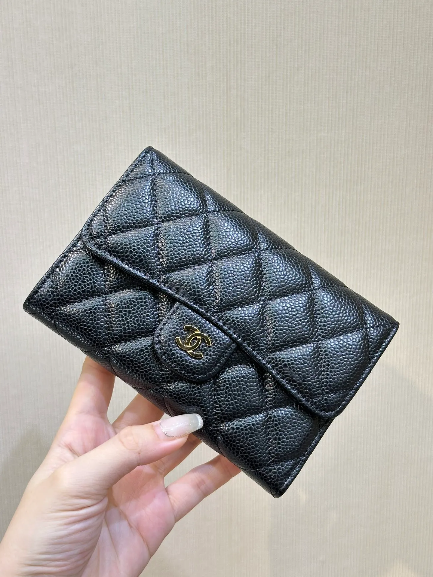 0232 Italian imported caviar calfskin, luxurious caviar cowhide, full grain texture, noble and elegant. The remaining quantities of large orders shipped on the platform will be taken out directly for you to fry! ! Xiangjia classic CF flip caviar card holder complete package! ! Go quickly with no complement orders! !