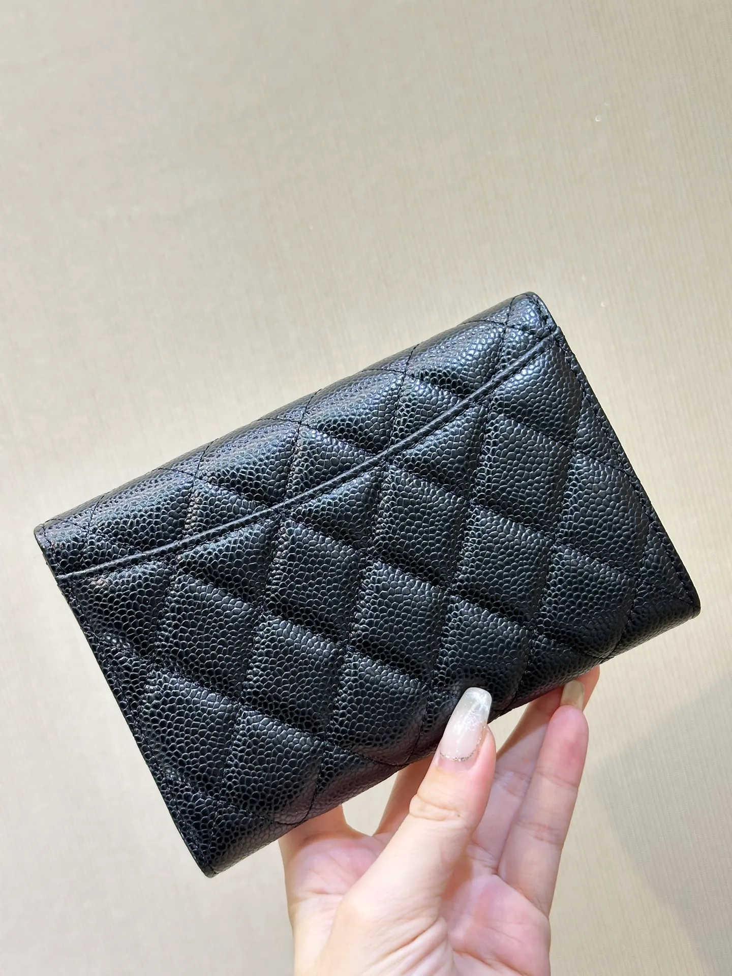0232 Italian imported caviar calfskin, luxurious caviar cowhide, full grain texture, noble and elegant. The remaining quantities of large orders shipped on the platform will be taken out directly for you to fry! ! Xiangjia classic CF flip caviar card holder complete package! ! Go quickly with no complement orders! !