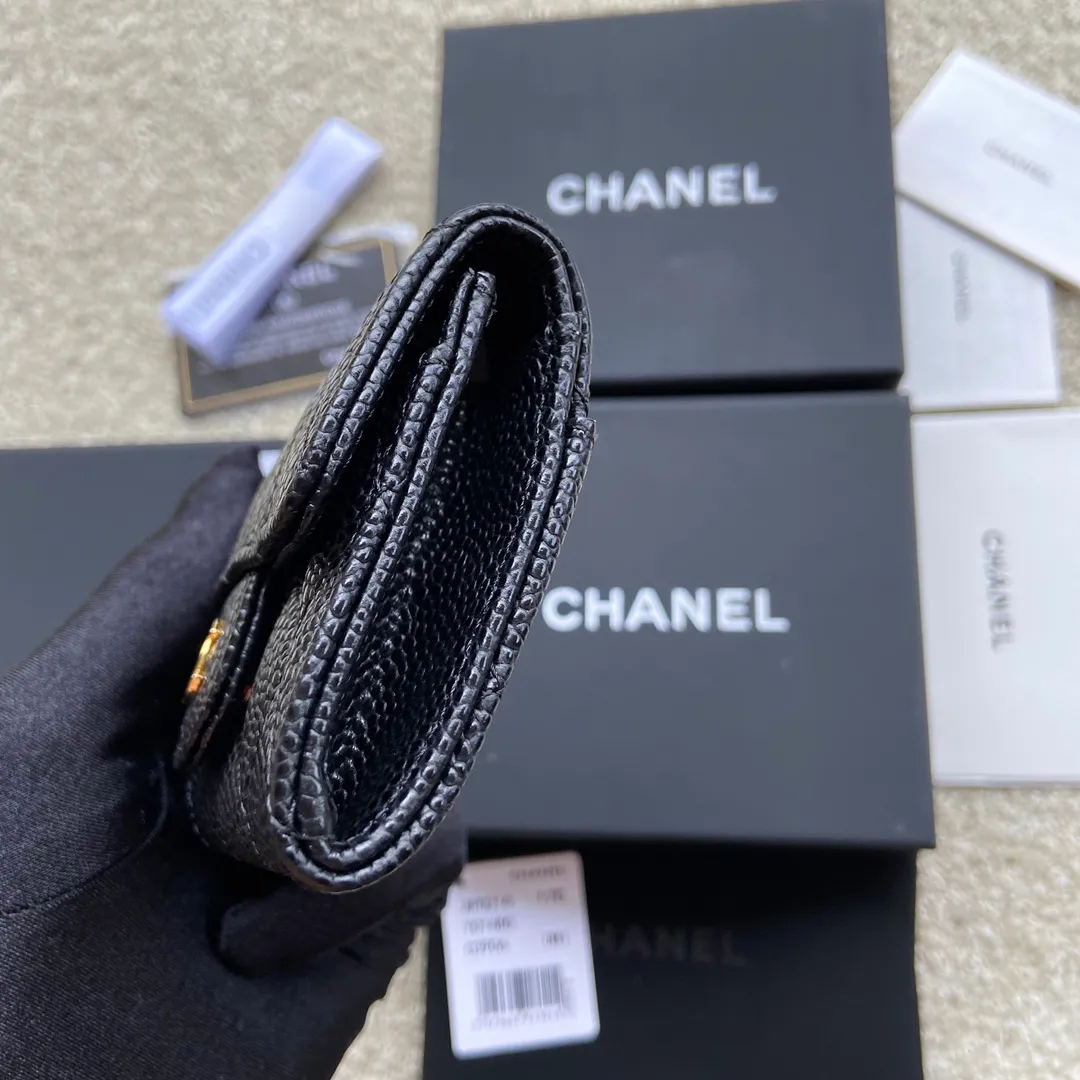 Xiaoxiang imported Italian leather Item number: AP428 Price: 260 Size: w11×h7cm Color: Black ball pattern gold steel mark