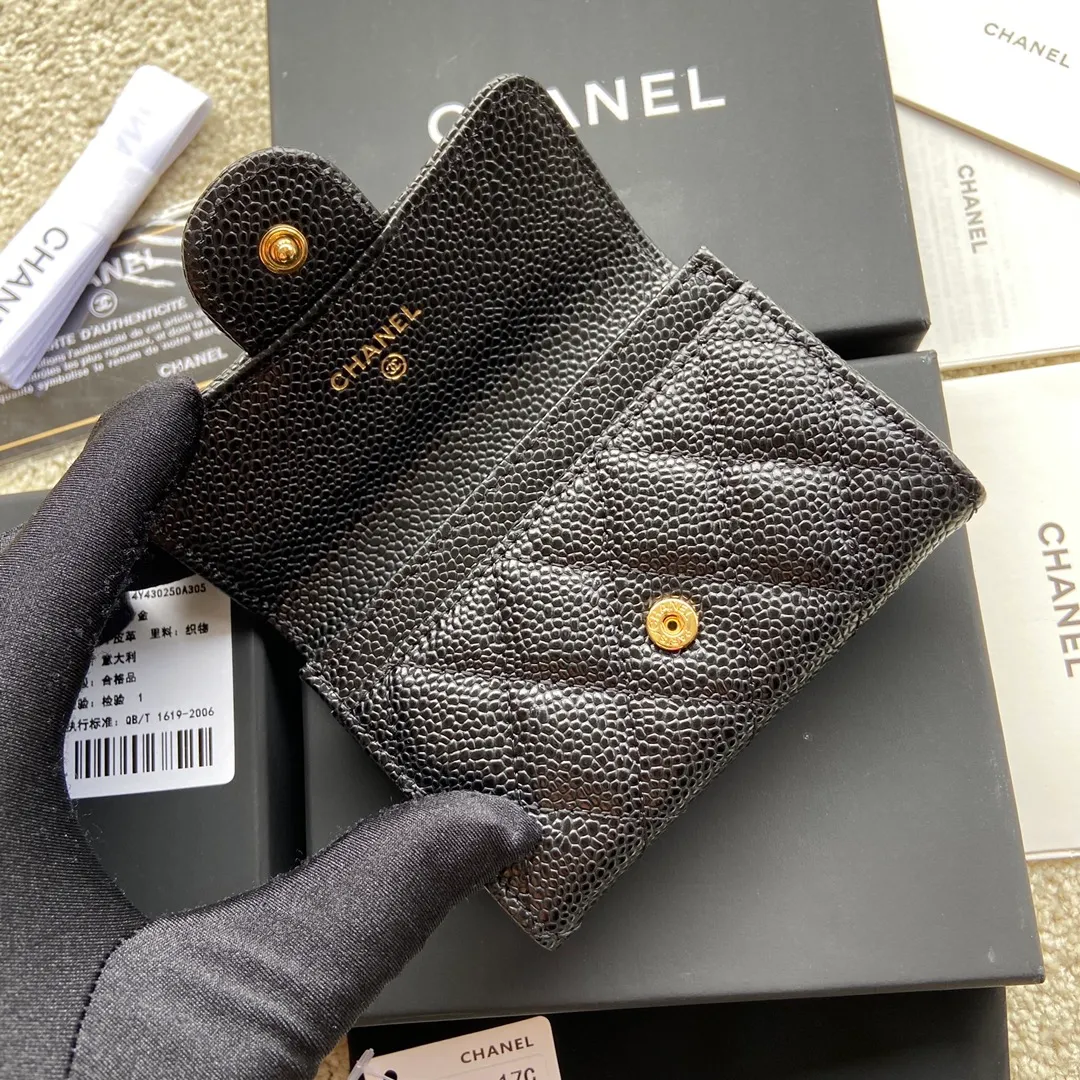 Xiaoxiang imported Italian leather Item number: AP428 Price: 260 Size: w11×h7cm Color: Black ball pattern gold steel mark