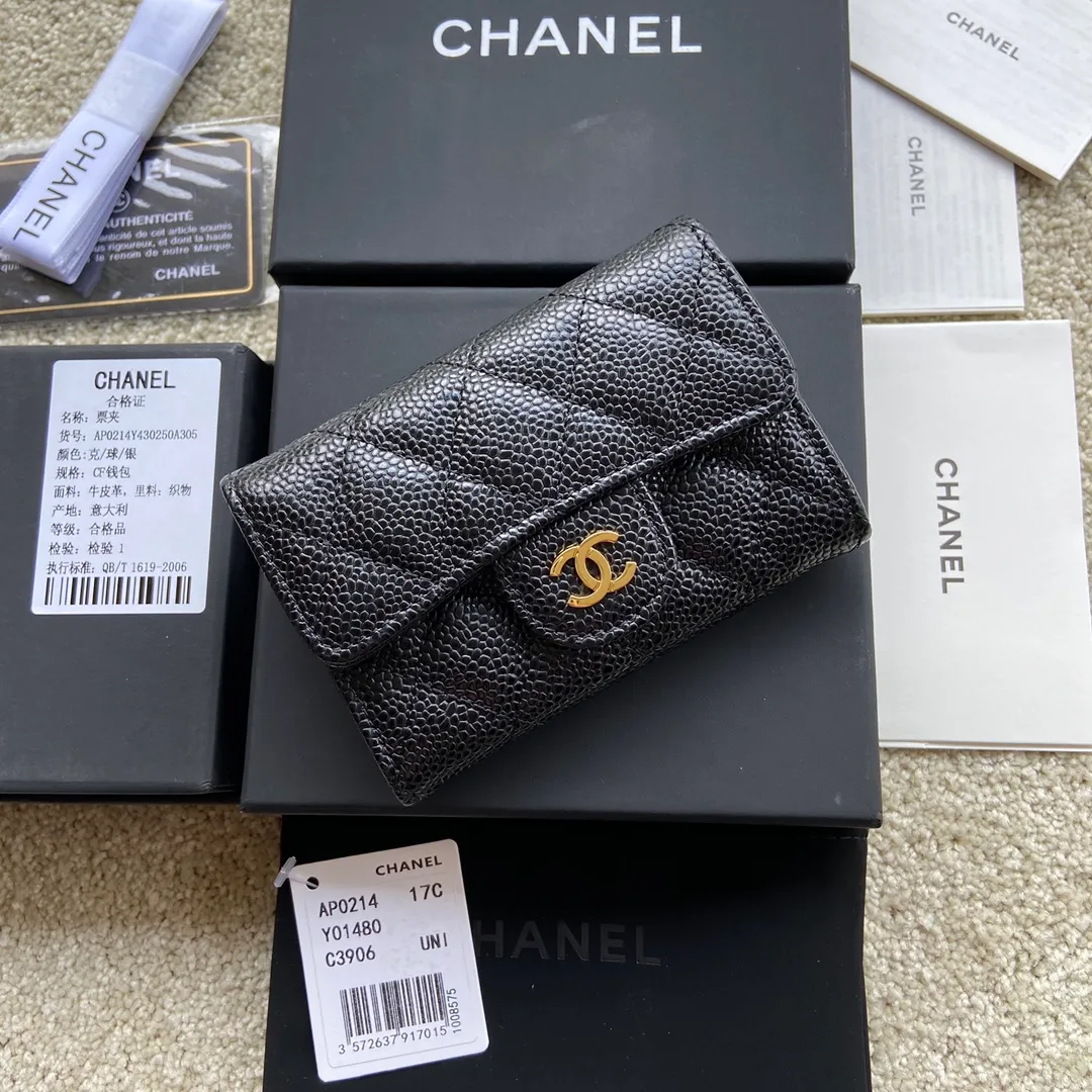 Xiaoxiang imported Italian leather Item number: AP428 Price: 260 Size: w11×h7cm Color: Black ball pattern gold steel mark