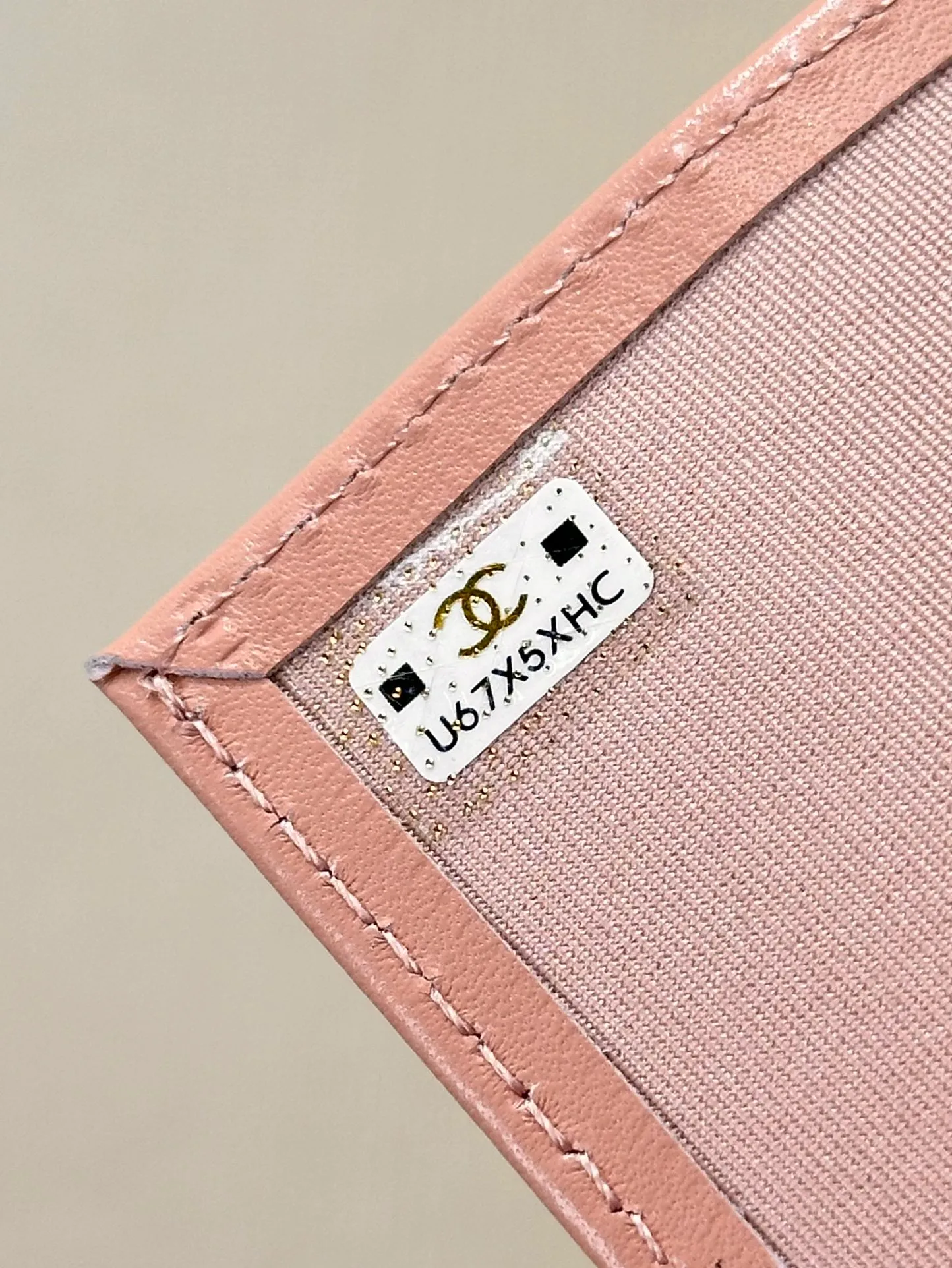 82288 The inner details and the wiring of the wallet are very particular, and only a special machine can produce this effect! Even the machines that make big bags can’t do it!