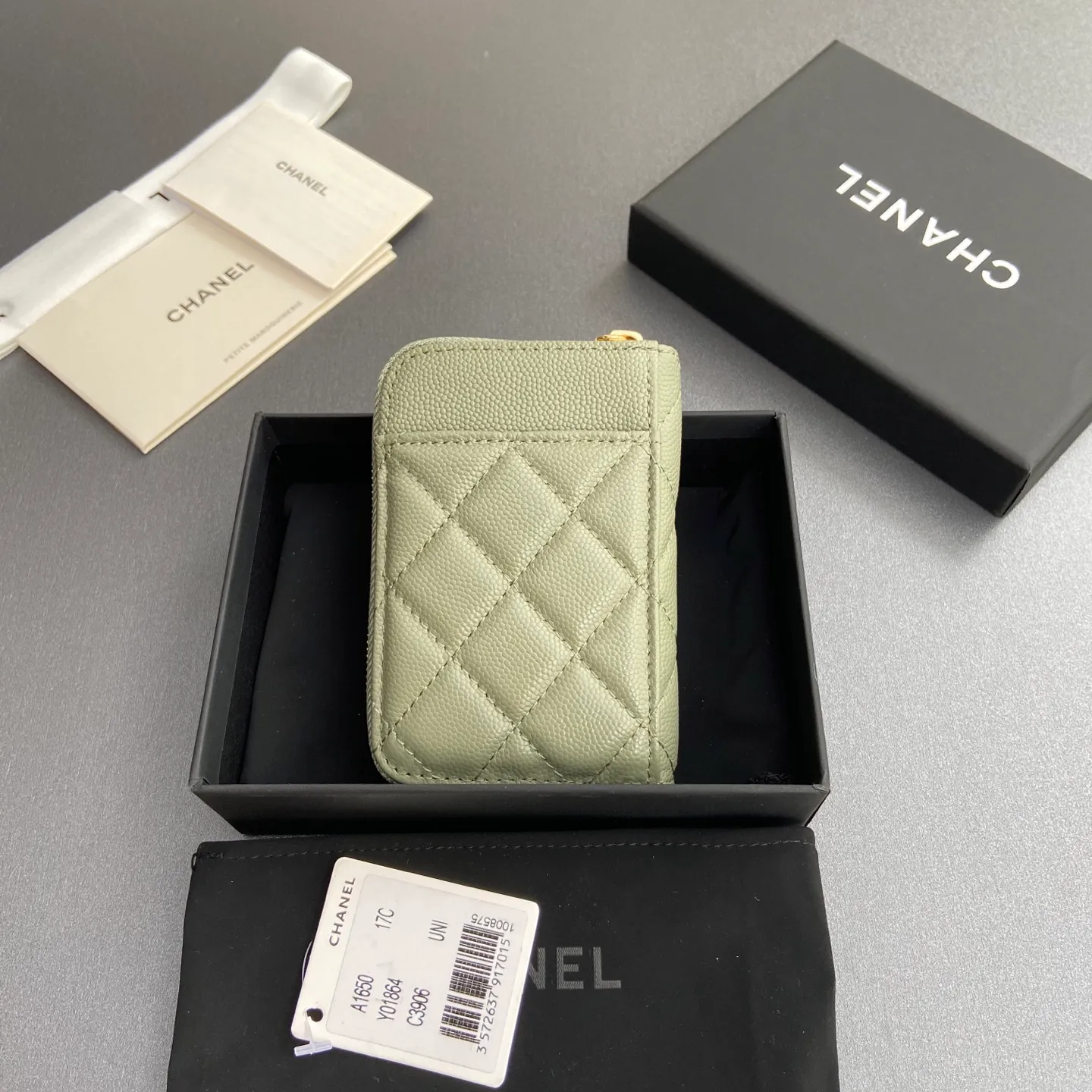 [Special grade hardware original leather] ¥280 Xiaoxiang small zipper bag card holder series with iconic metal logo, gold tone metal hardware, special Italian imported leather 2 card slots wallet bag, 4 card slots No.: 1650 Greek edge fine ball pattern light gold steel mark Size: w11×h7.5×2cm