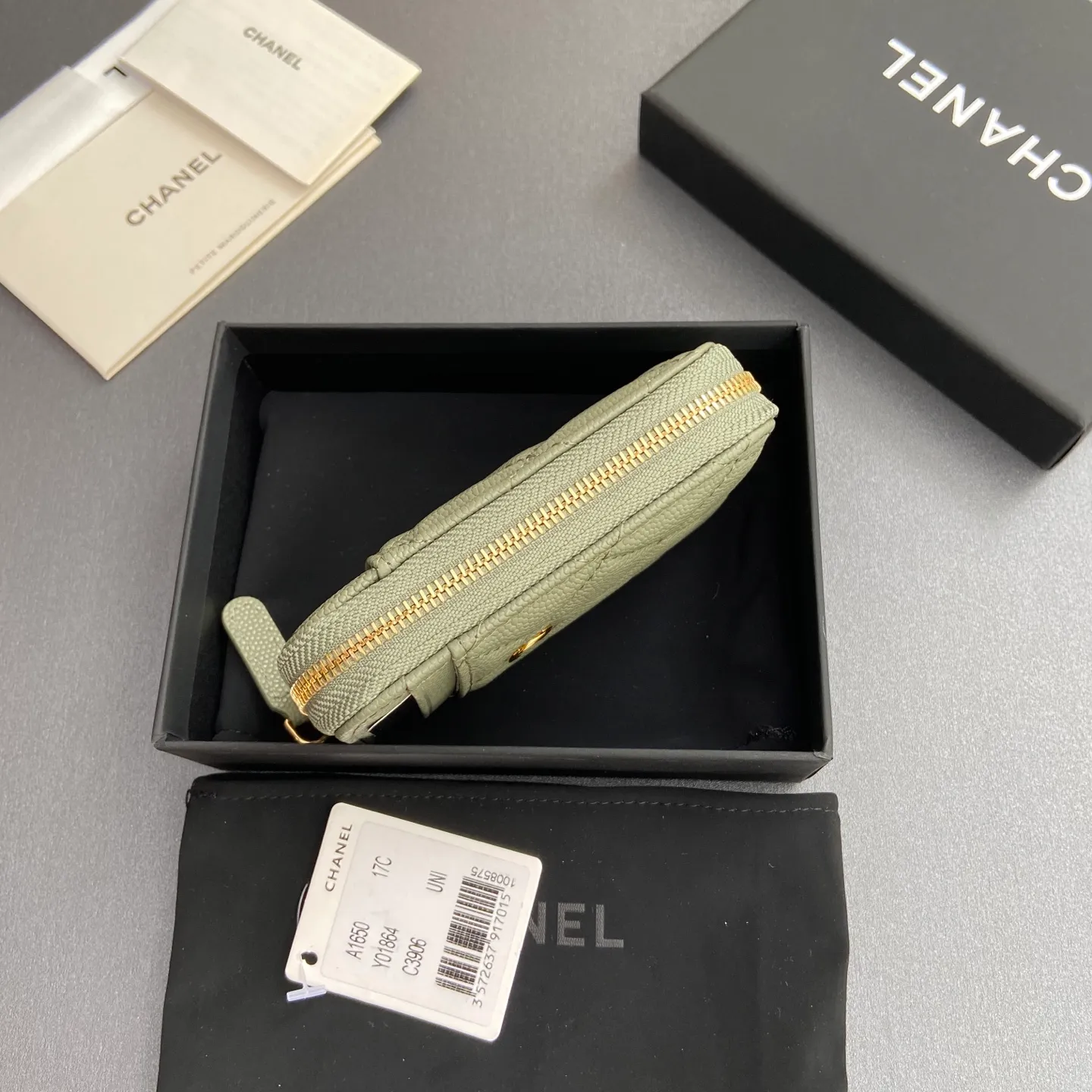 [Special grade hardware original leather] ¥280 Xiaoxiang small zipper bag card holder series with iconic metal logo, gold tone metal hardware, special Italian imported leather 2 card slots wallet bag, 4 card slots No.: 1650 Greek edge fine ball pattern light gold steel mark Size: w11×h7.5×2cm