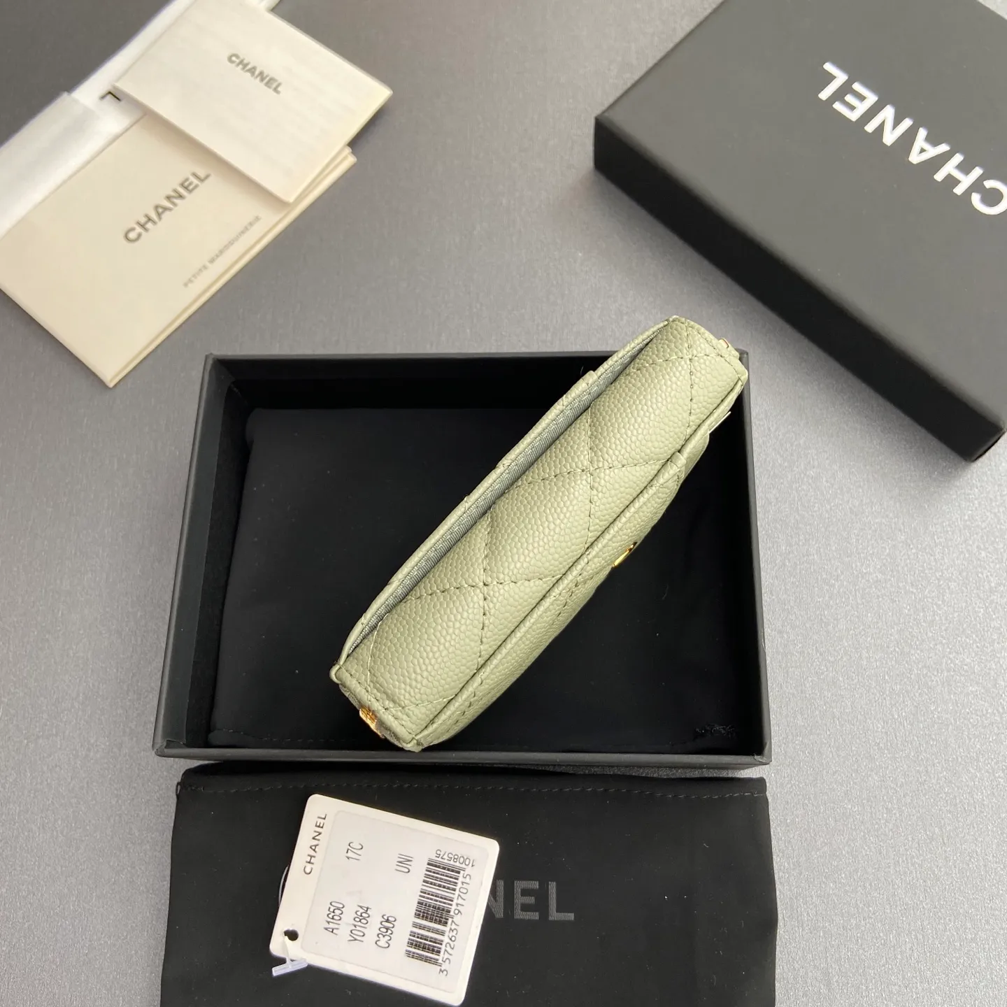 [Special grade hardware original leather] ¥280 Xiaoxiang small zipper bag card holder series with iconic metal logo, gold tone metal hardware, special Italian imported leather 2 card slots wallet bag, 4 card slots No.: 1650 Greek edge fine ball pattern light gold steel mark Size: w11×h7.5×2cm