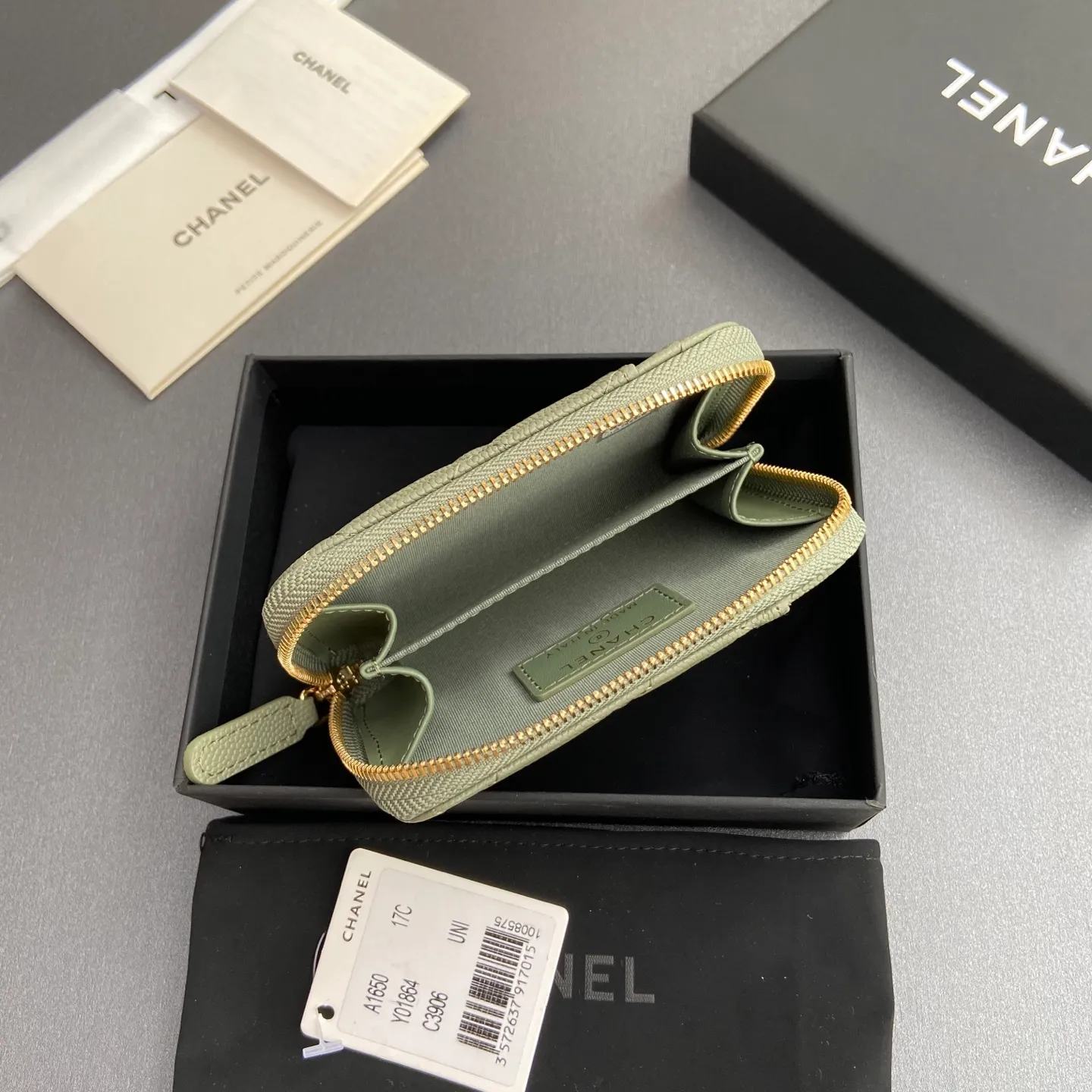 [Special grade hardware original leather] ¥280 Xiaoxiang small zipper bag card holder series with iconic metal logo, gold tone metal hardware, special Italian imported leather 2 card slots wallet bag, 4 card slots No.: 1650 Greek edge fine ball pattern light gold steel mark Size: w11×h7.5×2cm