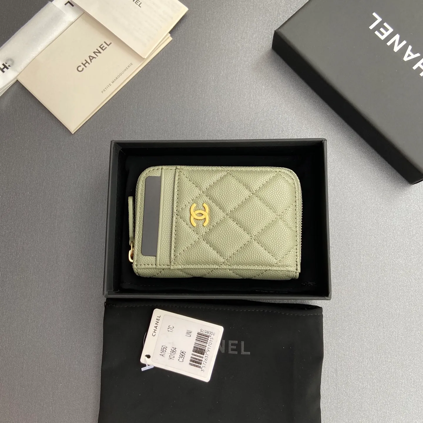 [Special grade hardware original leather] ¥280 Xiaoxiang small zipper bag card holder series with iconic metal logo, gold tone metal hardware, special Italian imported leather 2 card slots wallet bag, 4 card slots No.: 1650 Greek edge fine ball pattern light gold steel mark Size: w11×h7.5×2cm