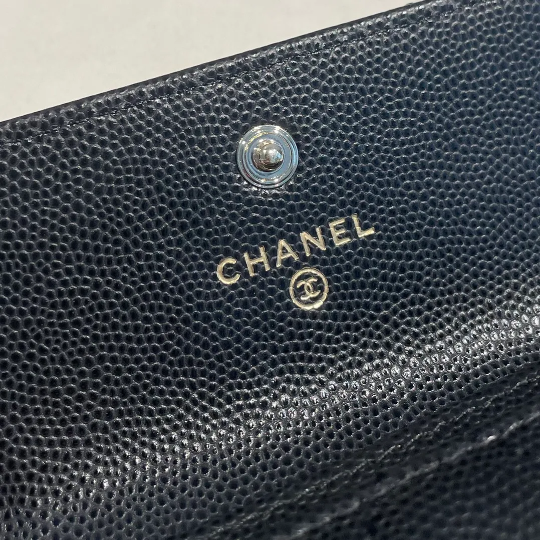 💰360😊 Upgraded version💋🆕In stock Ohanel 22 spring and summer series rhinestone buckle fine ball grain cowhide snap card holder I cried so beautifully 😭New art double c diamond buckle through leather The rhinestone buckle attracted me, anyway, the diamonds are really good-looking, so I bought it! Comes with a complete set of packaging 2791🍃size: 11*8.5