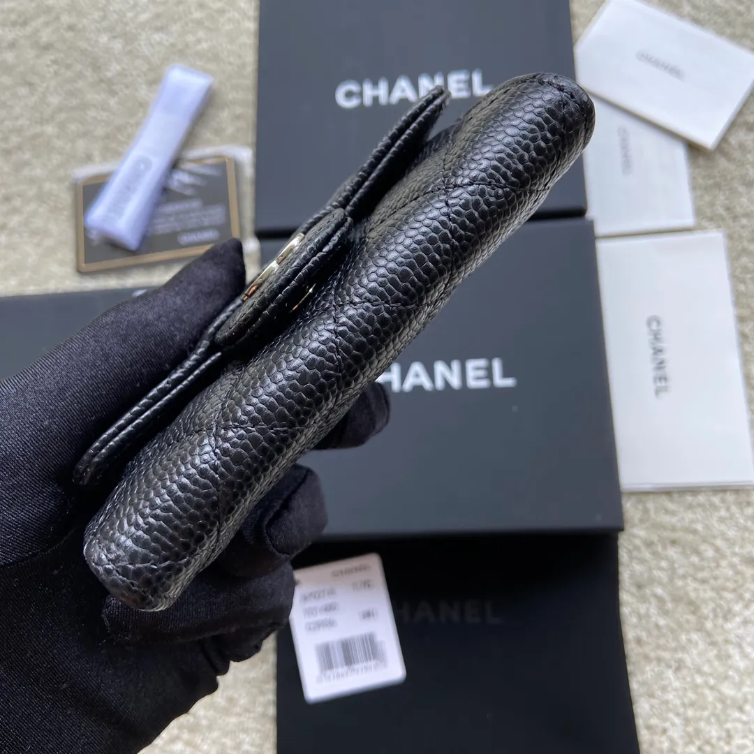 Xiaoxiang imported Italian leather Item number: AP428 Price: 260 Size: w11×h7cm Color: Black ball pattern silver steel mark