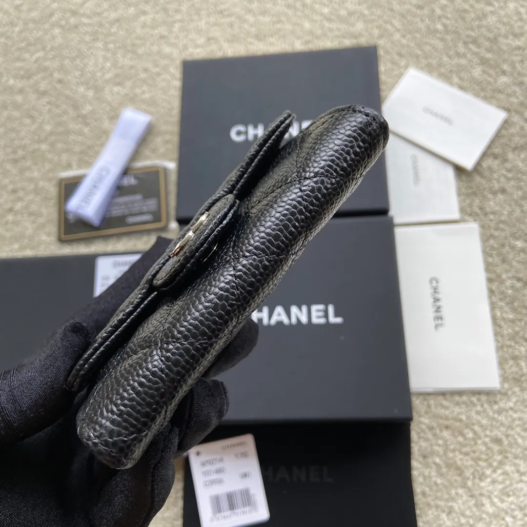 Xiaoxiang imported Italian leather Item number: AP428 Price: 260 Size: w11×h7cm Color: Black ball pattern silver steel mark