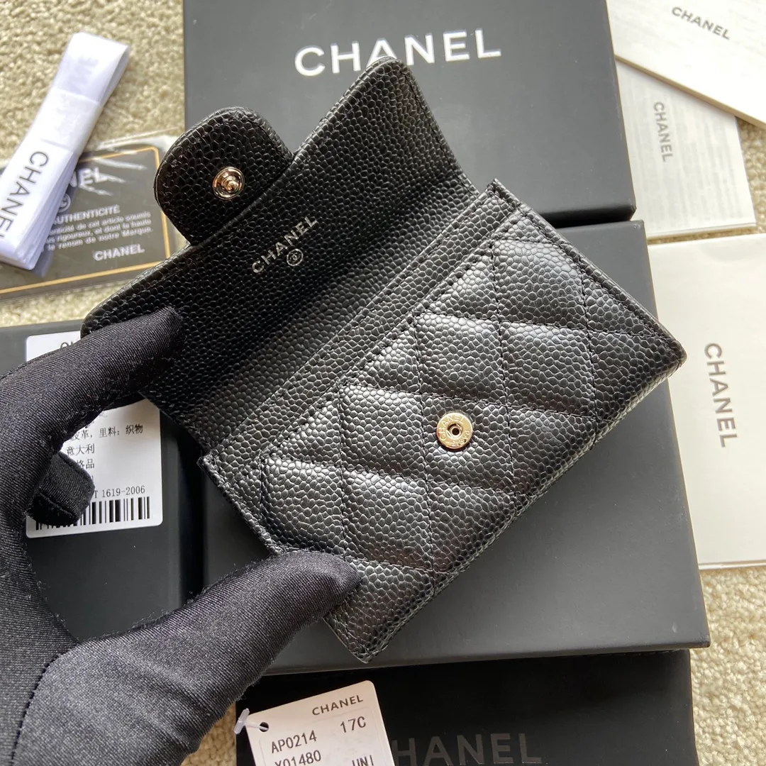 Xiaoxiang imported Italian leather Item number: AP428 Price: 260 Size: w11×h7cm Color: Black ball pattern silver steel mark