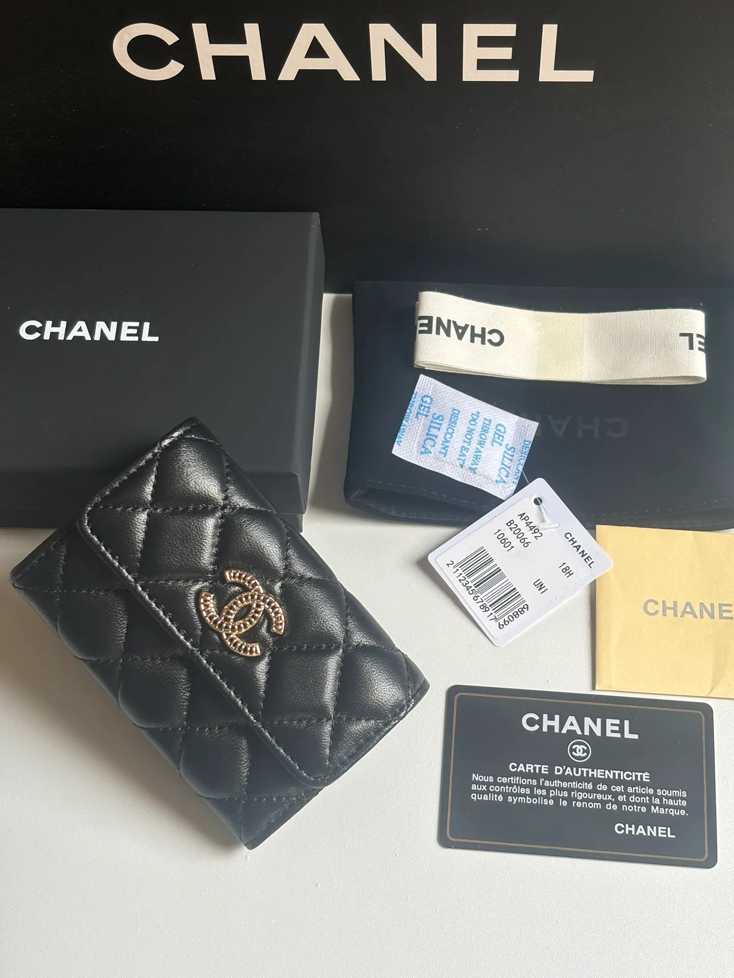 New product CH@NEL lambskin hijab card holder 💦 with new luogo, zipper compartment inside, original quality, exquisite details, model number AP8984, size 11*8.5*3cm 320💰
