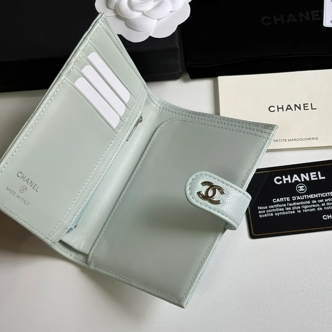 💰440 CHANEL multi-functional passport holder💕This design may also enter the classic series in the future👍Style number A3658 Original quality! The details are so beautiful and the size is 15*10*3cm.
