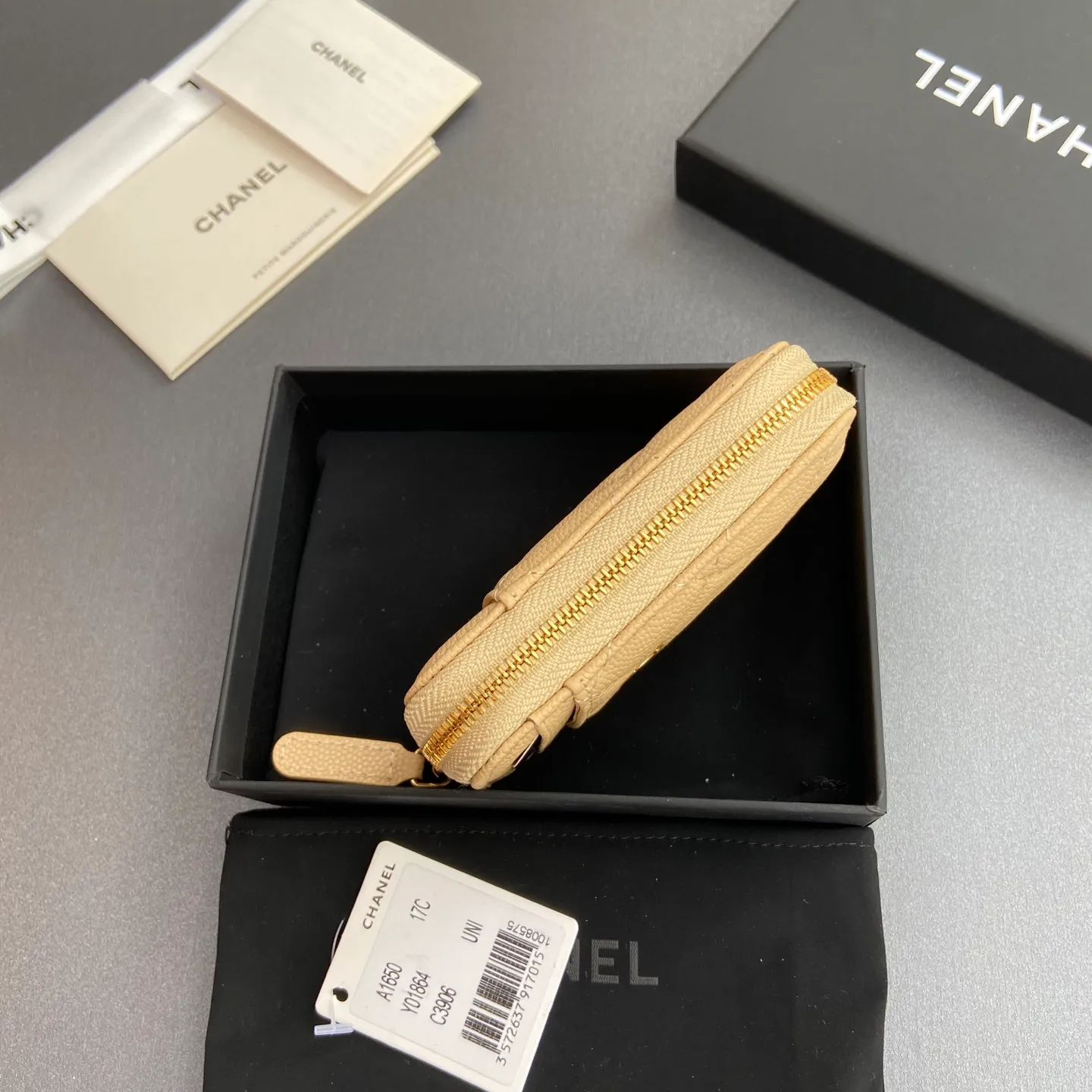 [Special grade hardware original leather] ¥280 Xiaoxiang small zipper bag card holder series with iconic metal logo, gold tone metal hardware, special Italian imported leather 2 card slots wallet bag, 4 card slots No.: 1650 Apricot fine ball pattern light gold steel mark Size: w11×h7.5×2cm