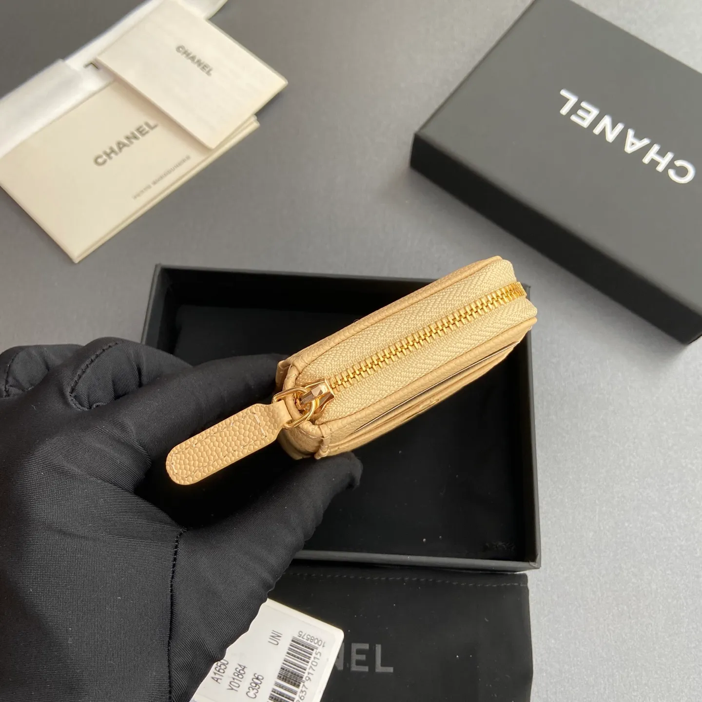 [Special grade hardware original leather] ¥280 Xiaoxiang small zipper bag card holder series with iconic metal logo, gold tone metal hardware, special Italian imported leather 2 card slots wallet bag, 4 card slots No.: 1650 Apricot fine ball pattern light gold steel mark Size: w11×h7.5×2cm