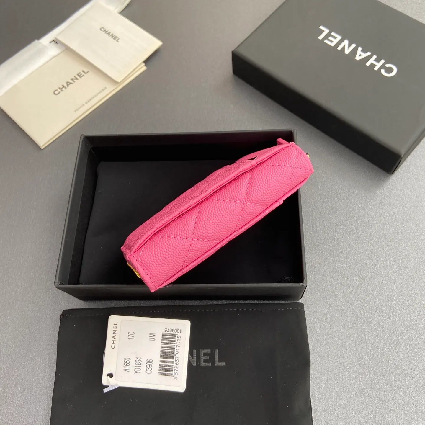 [Special grade hardware original leather] ¥280 Xiaoxiang small zipper bag card holder series with iconic metal logo, gold tone metal hardware, special Italian imported leather 2 card slots wallet bag, 4 card slots No.: 1650 Plum red fine ball pattern light gold steel mark Size: w11×h7.5×2cm