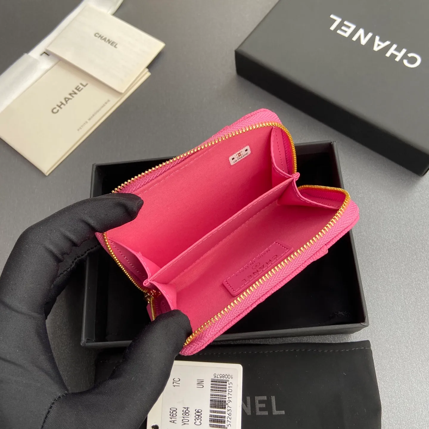 [Special grade hardware original leather] ¥280 Xiaoxiang small zipper bag card holder series with iconic metal logo, gold tone metal hardware, special Italian imported leather 2 card slots wallet bag, 4 card slots No.: 1650 Plum red fine ball pattern light gold steel mark Size: w11×h7.5×2cm
