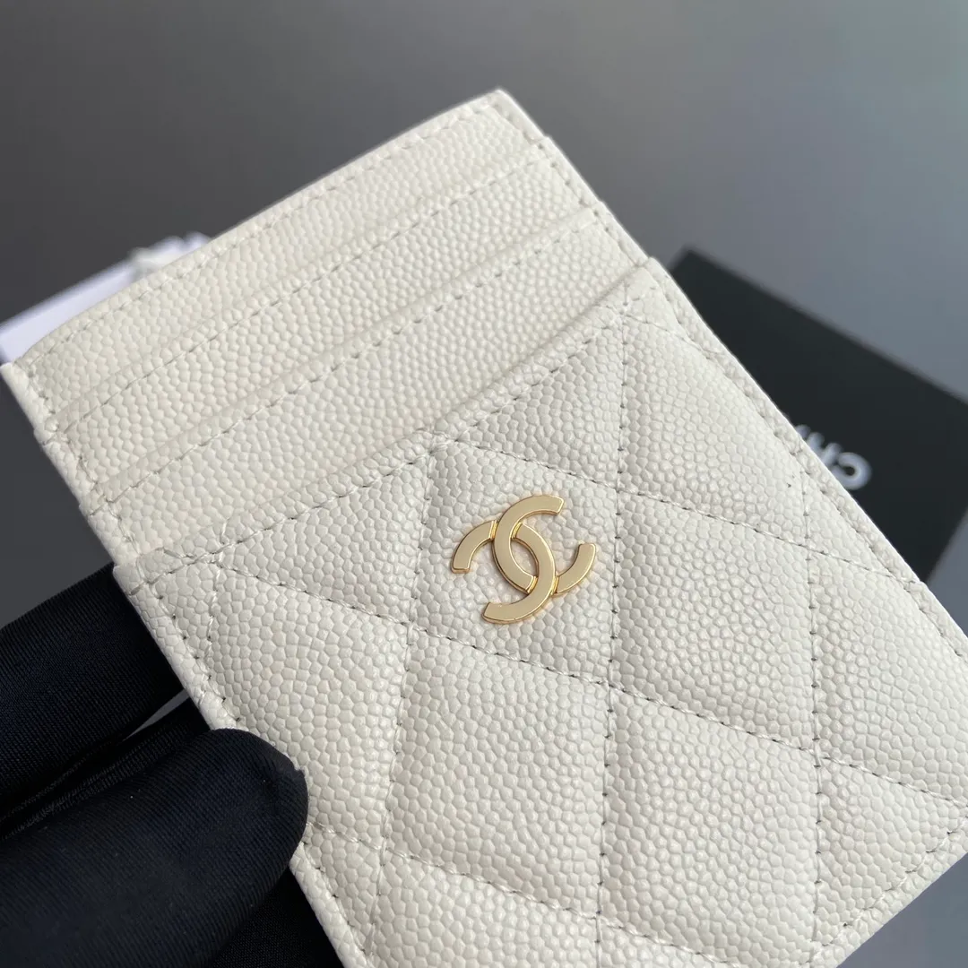 [Special grade hardware original leather] ¥240 Xiaoxiang card holder series Quilted card holder with iconic metal logo Gold tone metal hardware, special Italian imported leather 5 card slots No.: 3595 White fine ball gold Size: w8×11.5cm