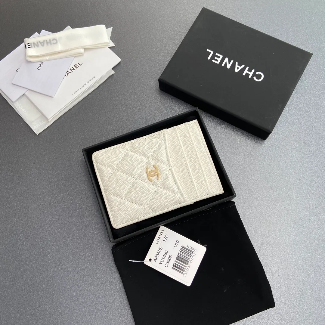 [Special grade hardware original leather] ¥240 Xiaoxiang card holder series Quilted card holder with iconic metal logo Gold tone metal hardware, special Italian imported leather 5 card slots No.: 3595 White fine ball gold Size: w8×11.5cm